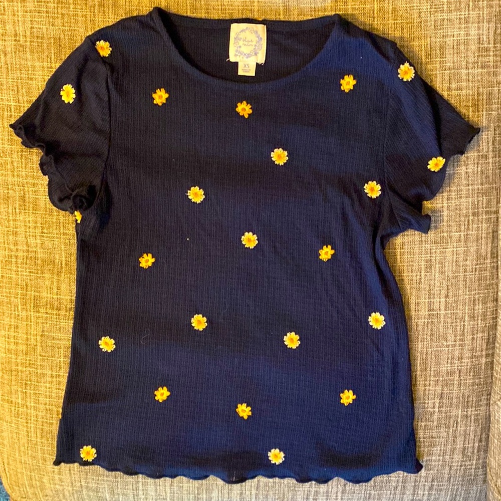Cute daisy ruffle tshirt 🌼